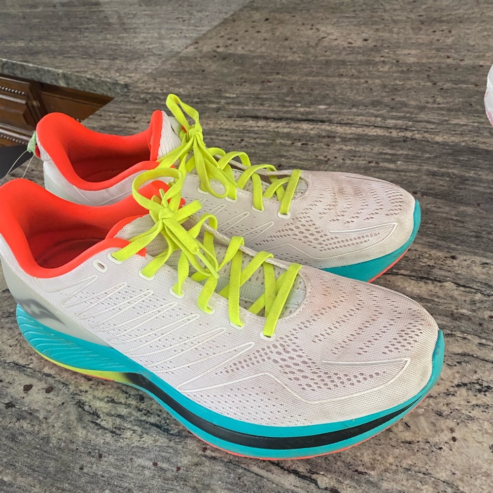 Saucony tanning shoes like new